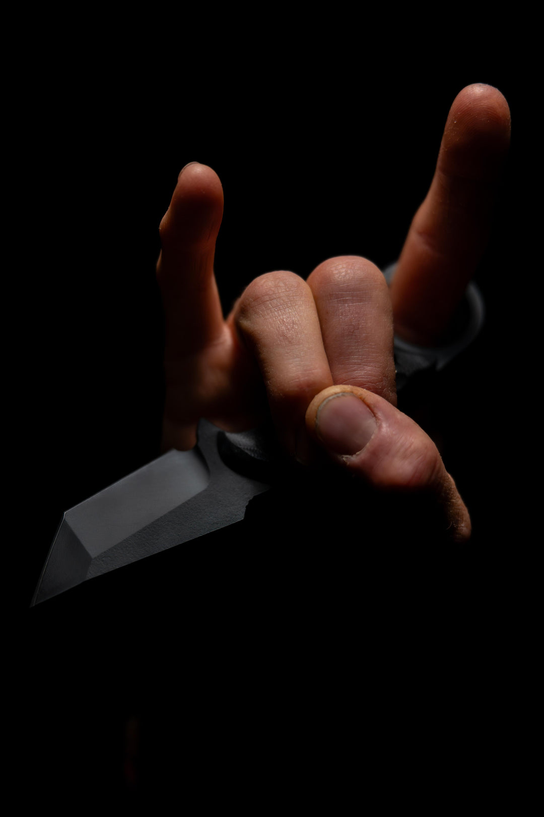 Blacked Out Ringed Tanto