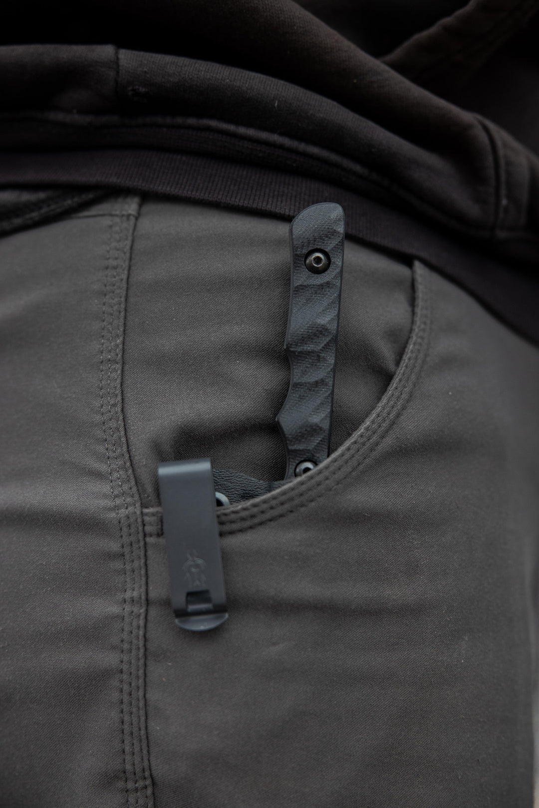 Black Straightedge Minimad