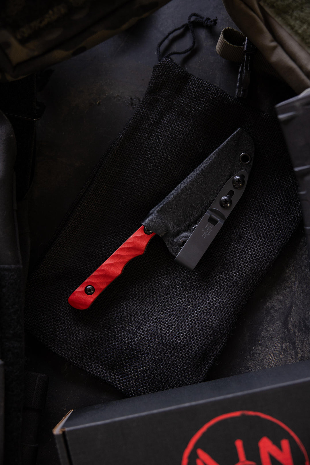 Crimson Straightedge Minimad