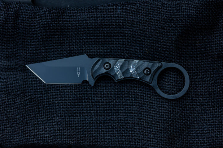 Fat Carbon Arrowhead Ringed Tanto