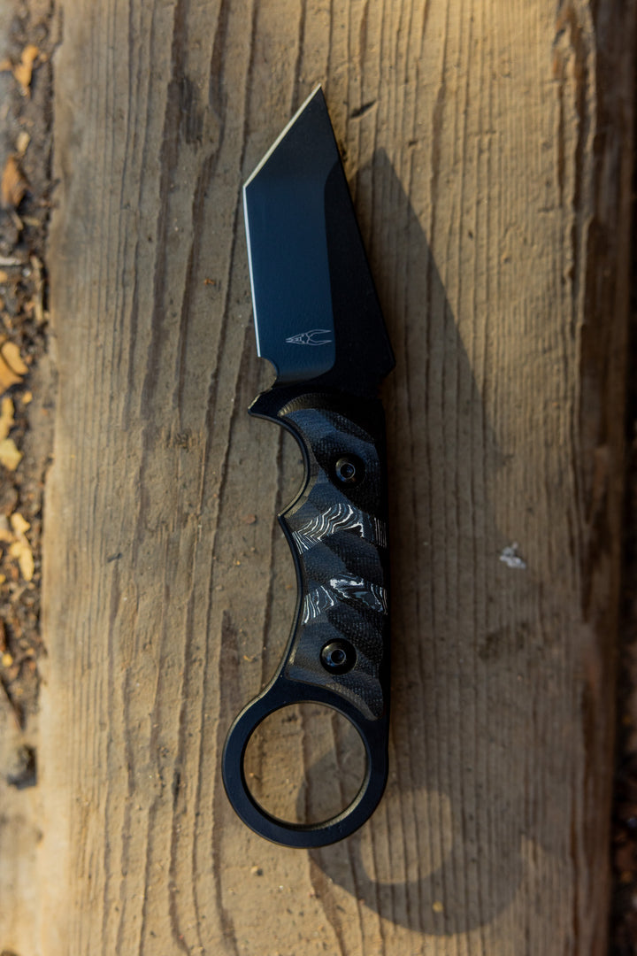 Fat Carbon Arrowhead Ringed Tanto