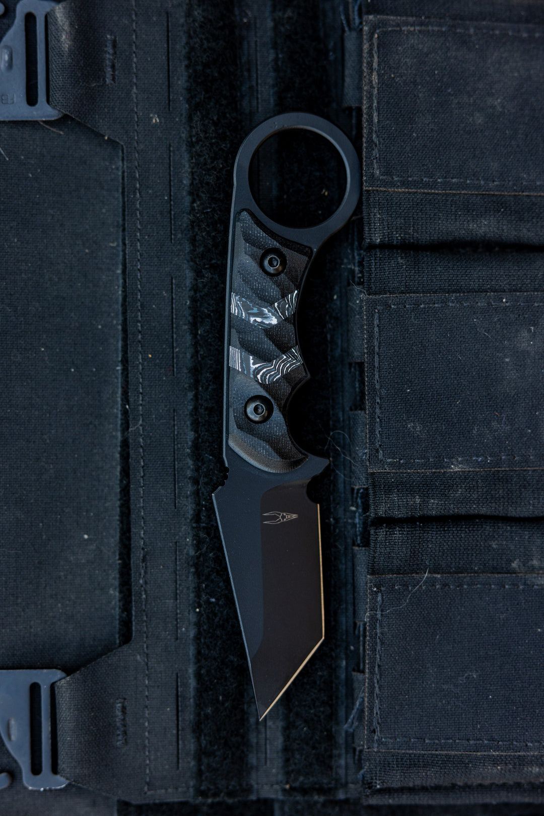 Fat Carbon Arrowhead Ringed Tanto