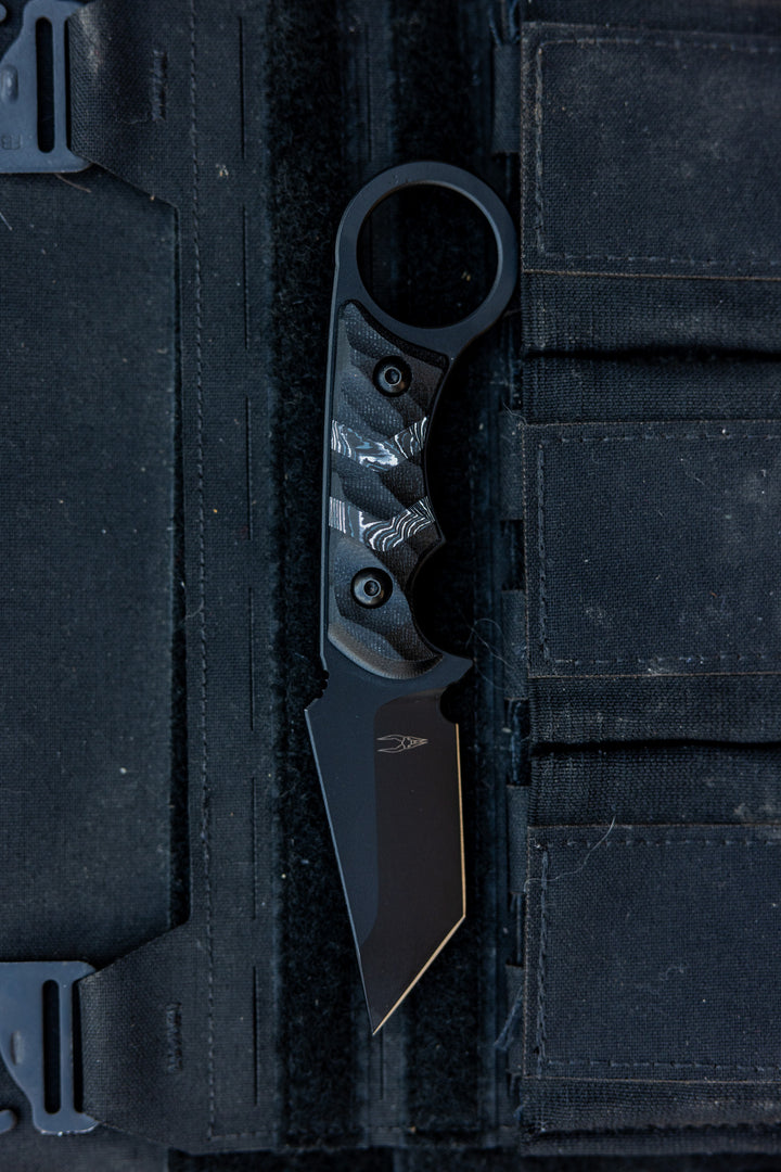Fat Carbon Arrowhead Ringed Tanto