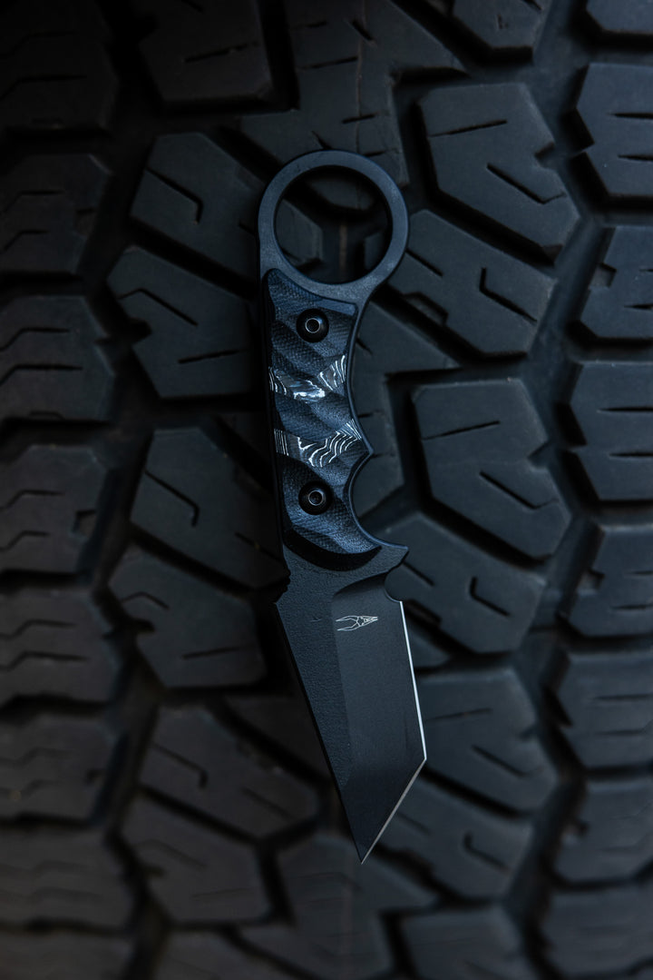 Fat Carbon Arrowhead Ringed Tanto