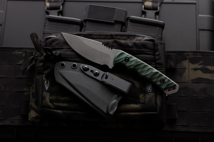 The Magnacut Warlord (Stonewashed Edition) a Dagr and Nott fixed blade shown with it's sheathe.