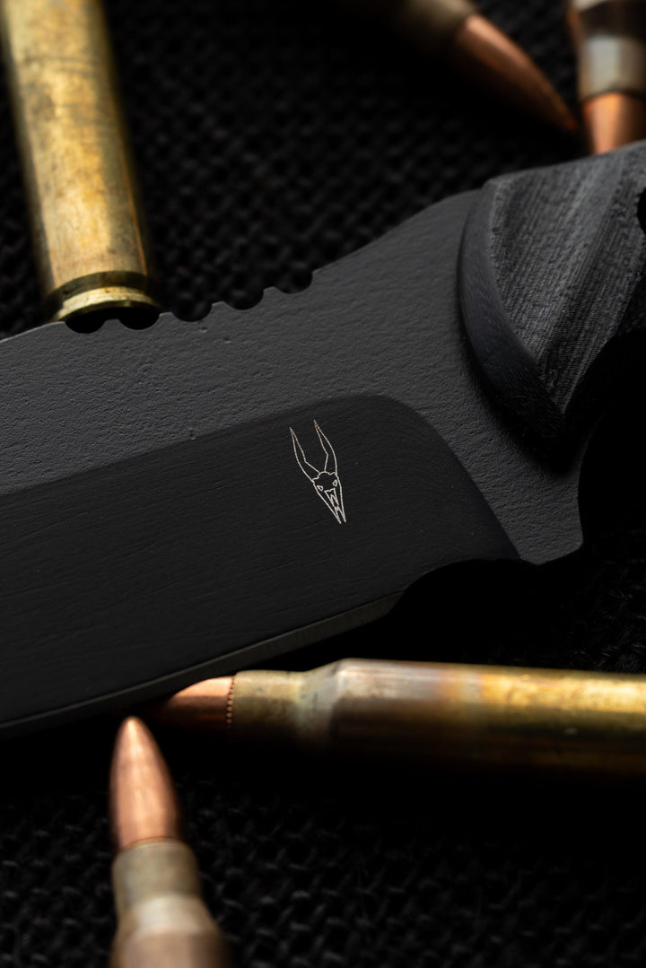 Close up of the Dagr and Nott Warlord, an American made fixed blade.