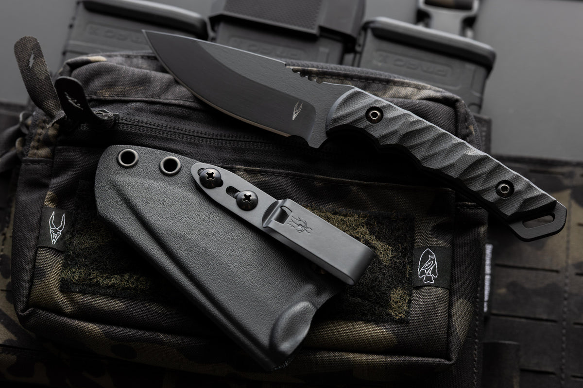 Dagr & Nott Warlord fixed blade in Magnacut, featuring a tactical chest rig.
