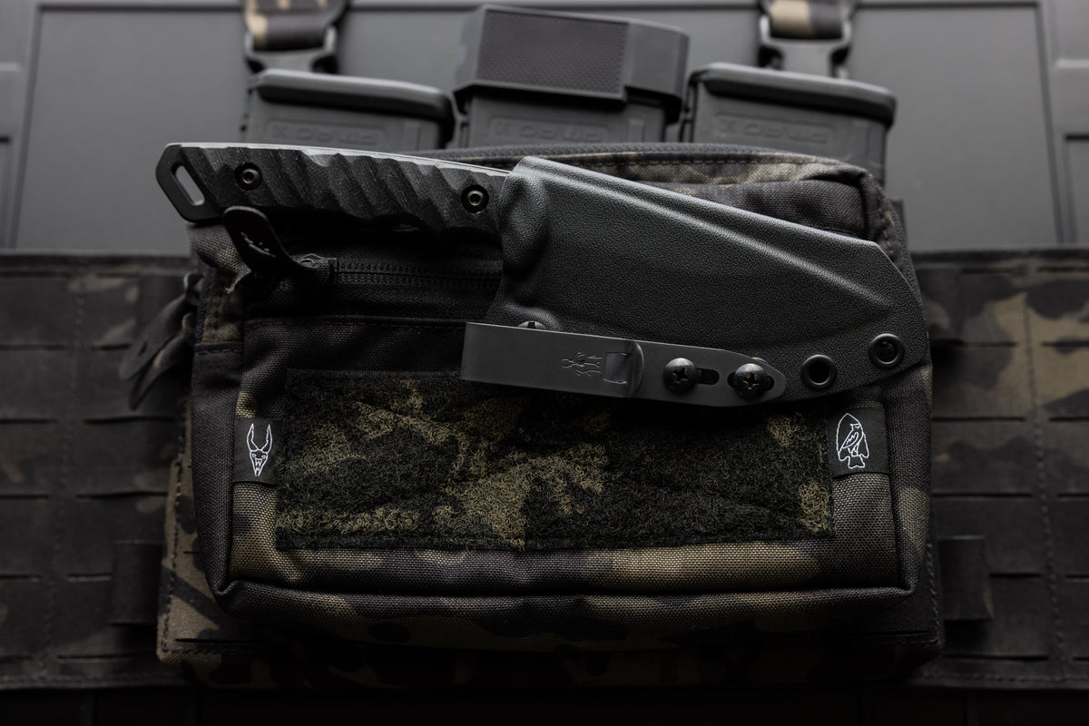 Dagr & Nott Warlord fixed blade in Magnacut, featuring the knife in the sheathe.