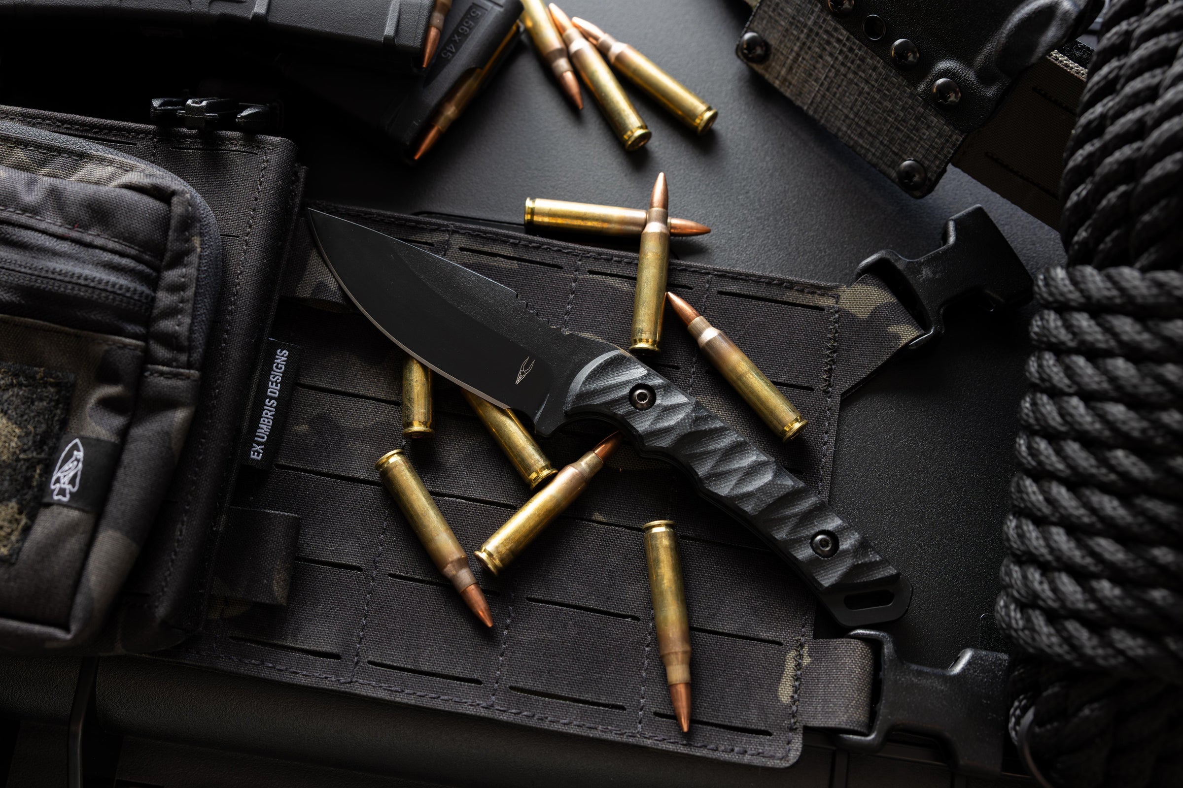 Dagr & Nott Warlord fixed blade in Magnacut, featuring a tactical pouch.
